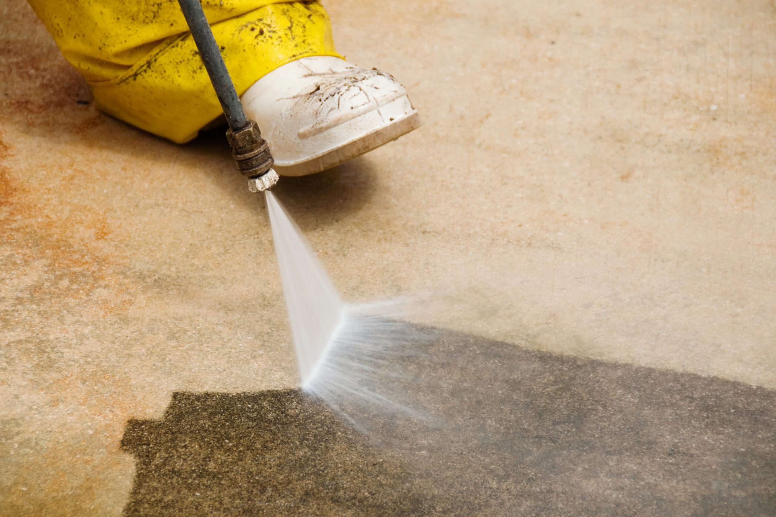 Oberflächen mit dem Wasserstrahlverfahren reinigen