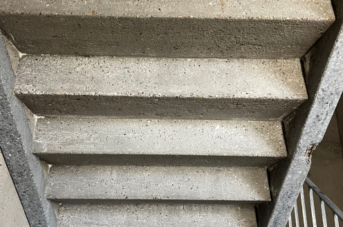 Treppen mit Trockeneisstrahlen reinigen