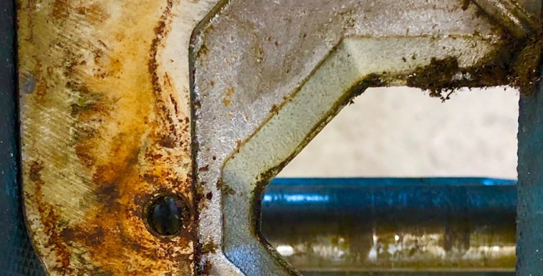 Rust removal with dry ice blasting