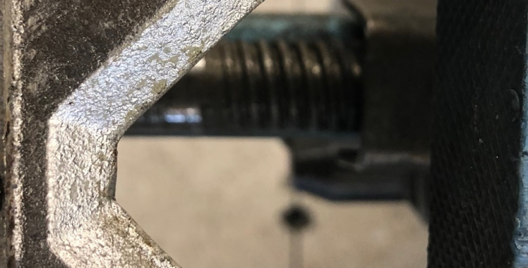 Safely remove rust with dry ice blasting