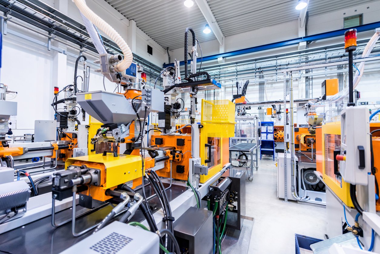 Dry ice cleaning for the plastics industry