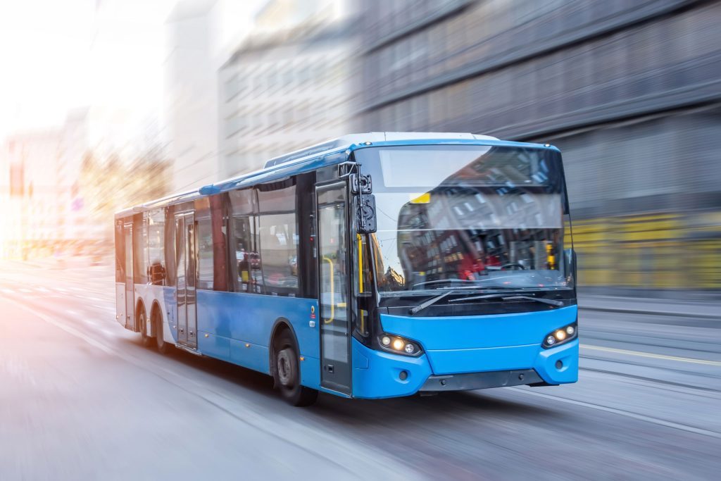 Sauberer Bus dank Trockeneisstrahlen
