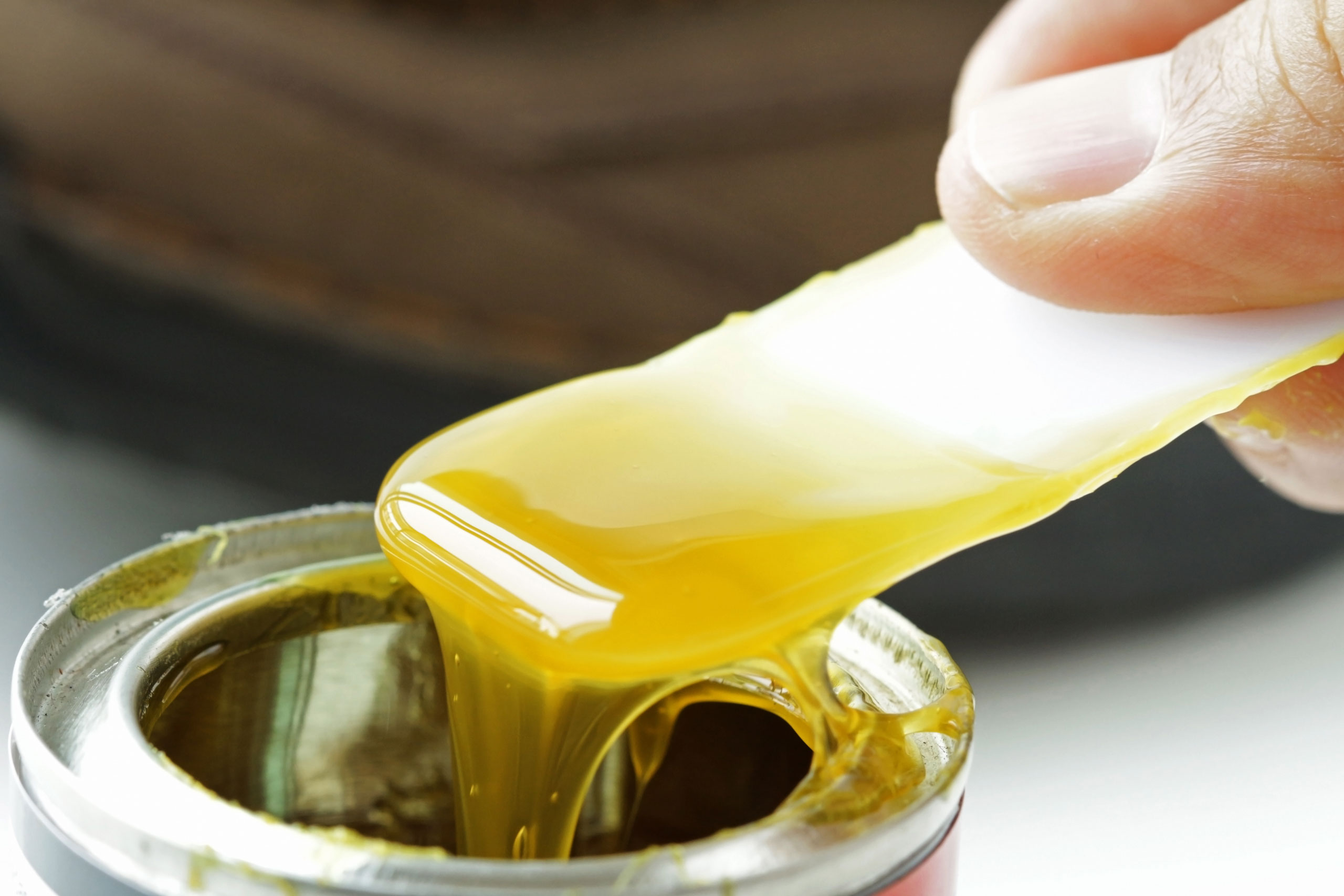 Décollage d'adhésifs par projection de glace carbonique