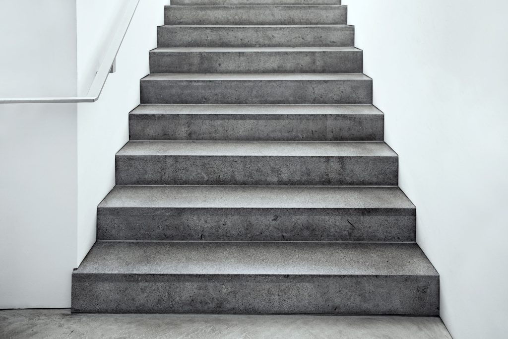 Saubere Treppen dank Trockeneisstrahlen