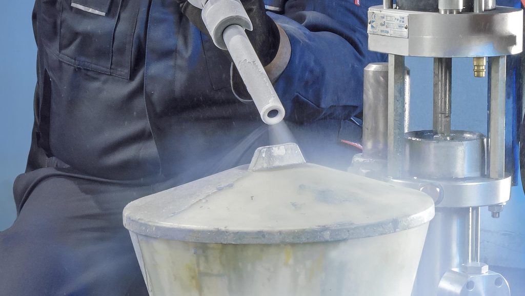 Verunreinigungen mit dem Trockeneisstrahlverfahren entfernen