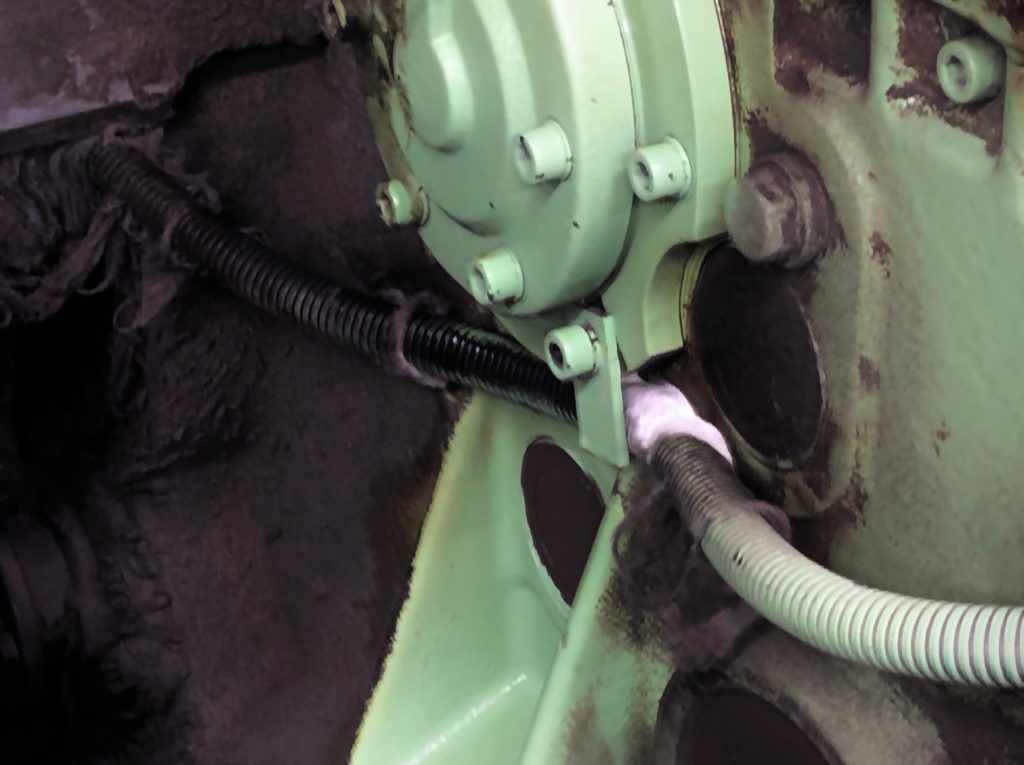 Dry ice cleaning of machines
